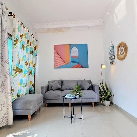 Homey Guesthouse Kertajaya Сурабая Екстериор снимка