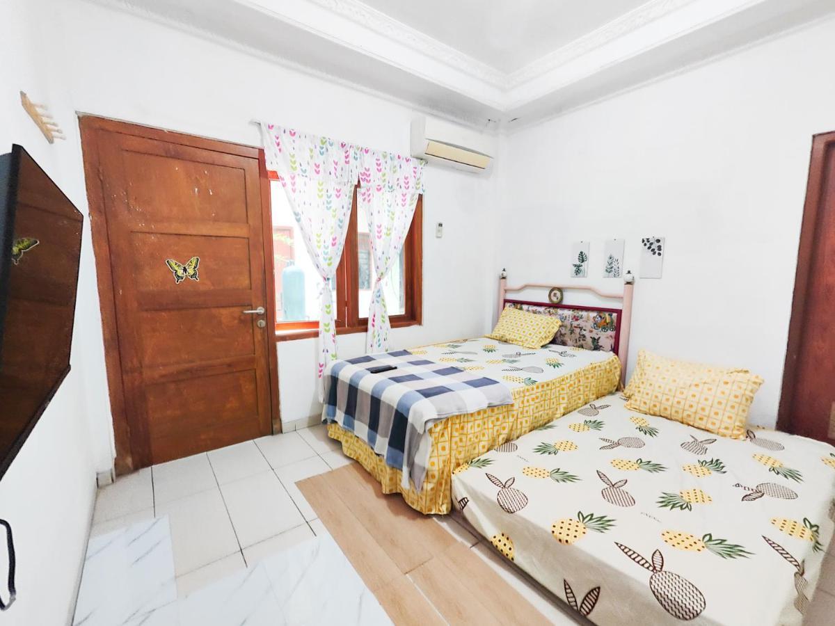 Homey Guesthouse Kertajaya Сурабая Екстериор снимка