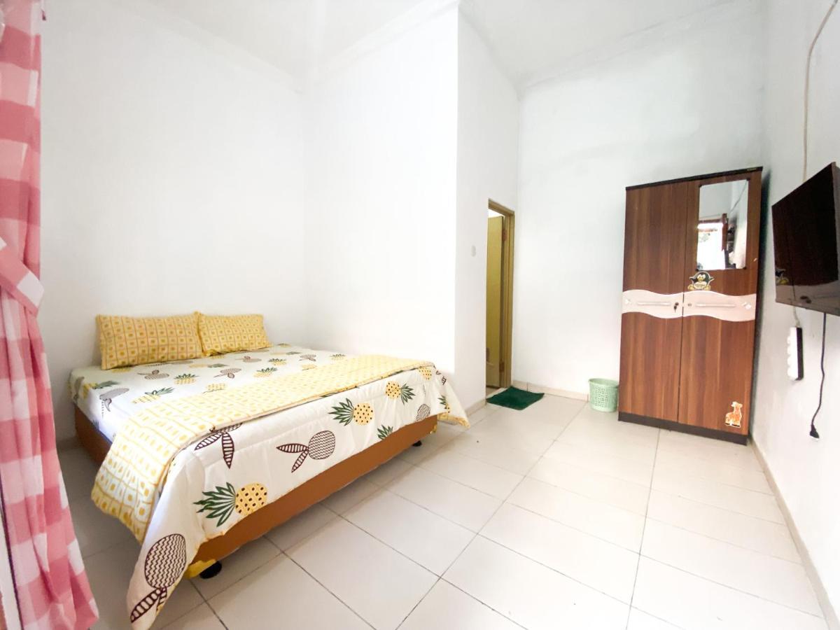 Homey Guesthouse Kertajaya Сурабая Екстериор снимка