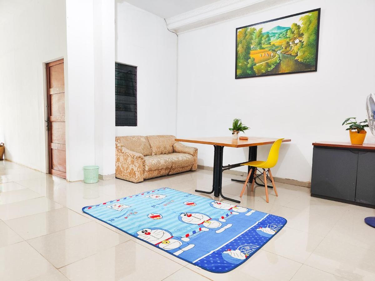 Homey Guesthouse Kertajaya Сурабая Екстериор снимка