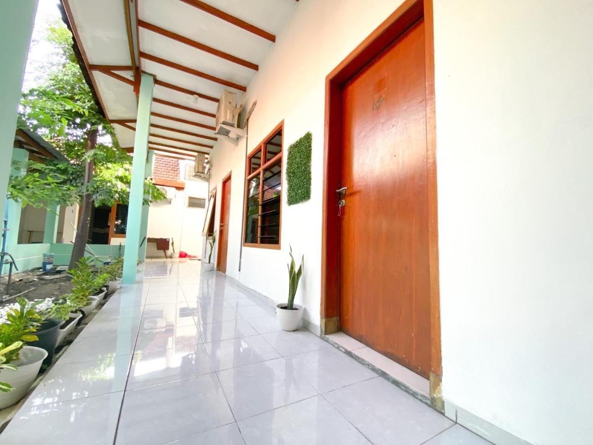 Homey Guesthouse Kertajaya Сурабая Екстериор снимка