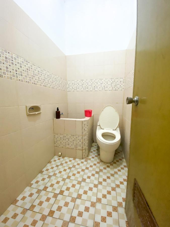 Homey Guesthouse Kertajaya Сурабая Екстериор снимка