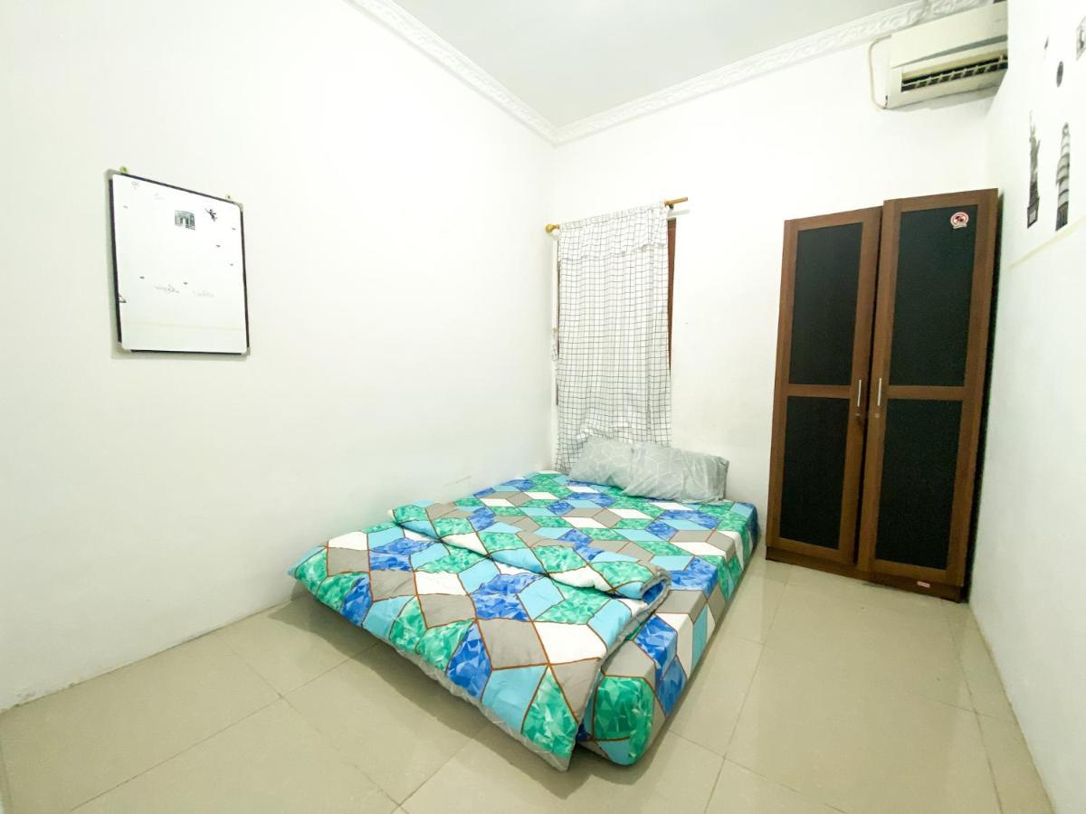 Homey Guesthouse Kertajaya Сурабая Екстериор снимка