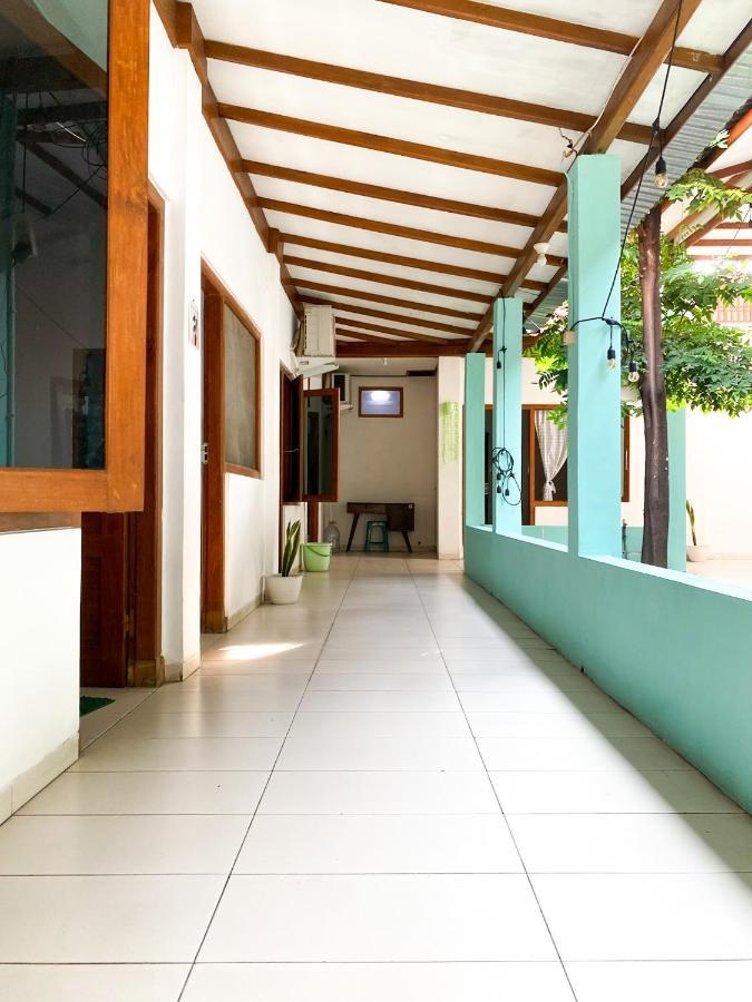 Homey Guesthouse Kertajaya Сурабая Екстериор снимка