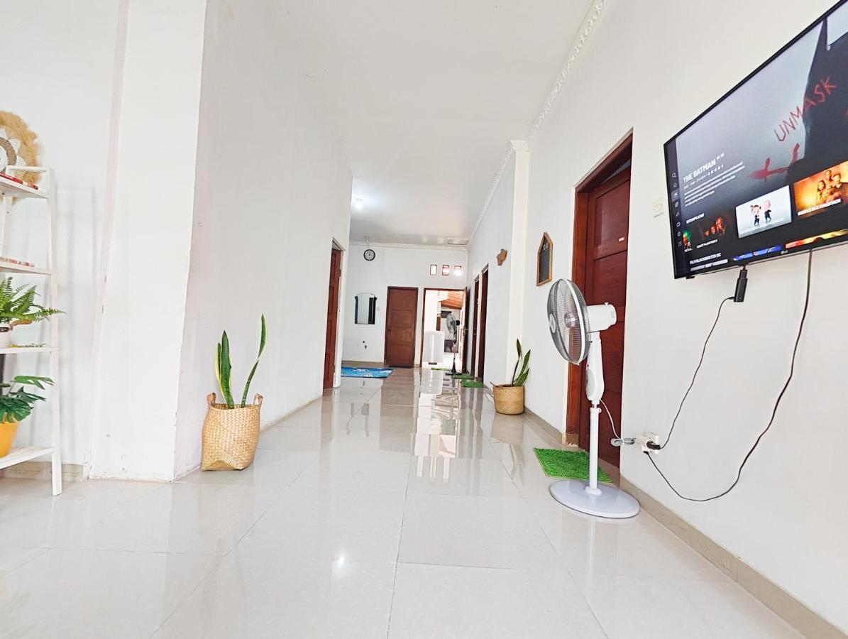 Homey Guesthouse Kertajaya Сурабая Екстериор снимка