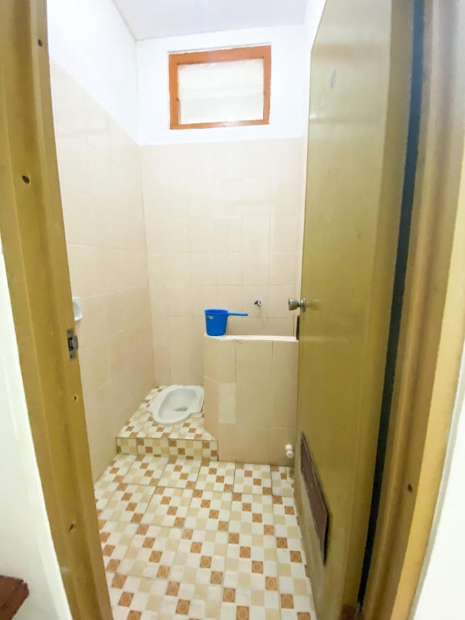 Homey Guesthouse Kertajaya Сурабая Екстериор снимка