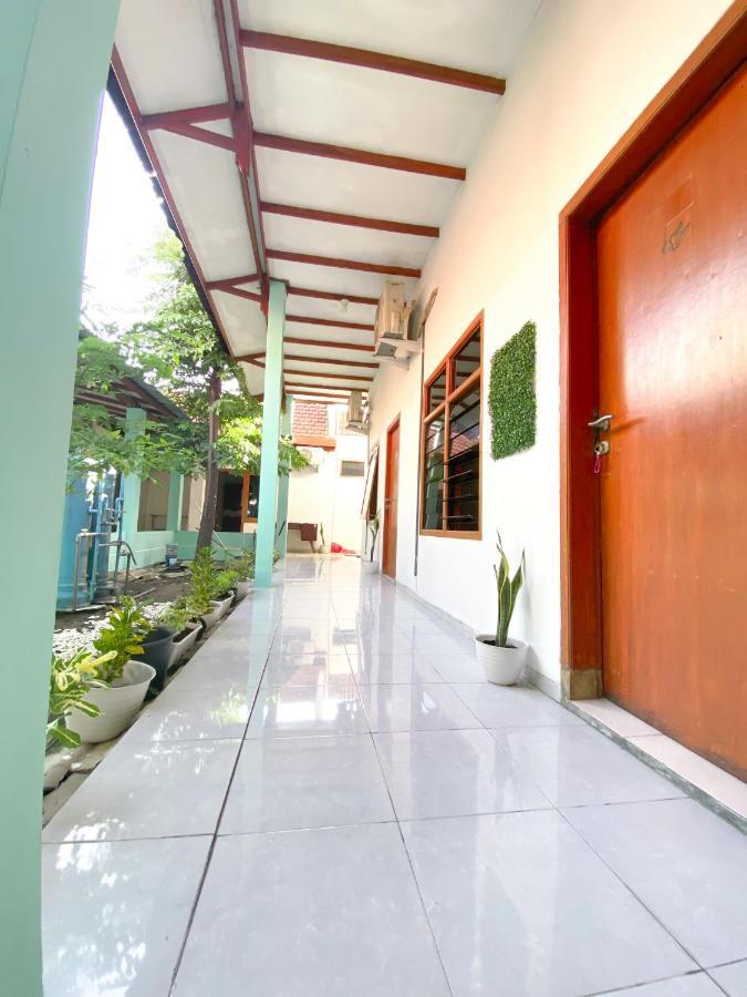 Homey Guesthouse Kertajaya Сурабая Екстериор снимка