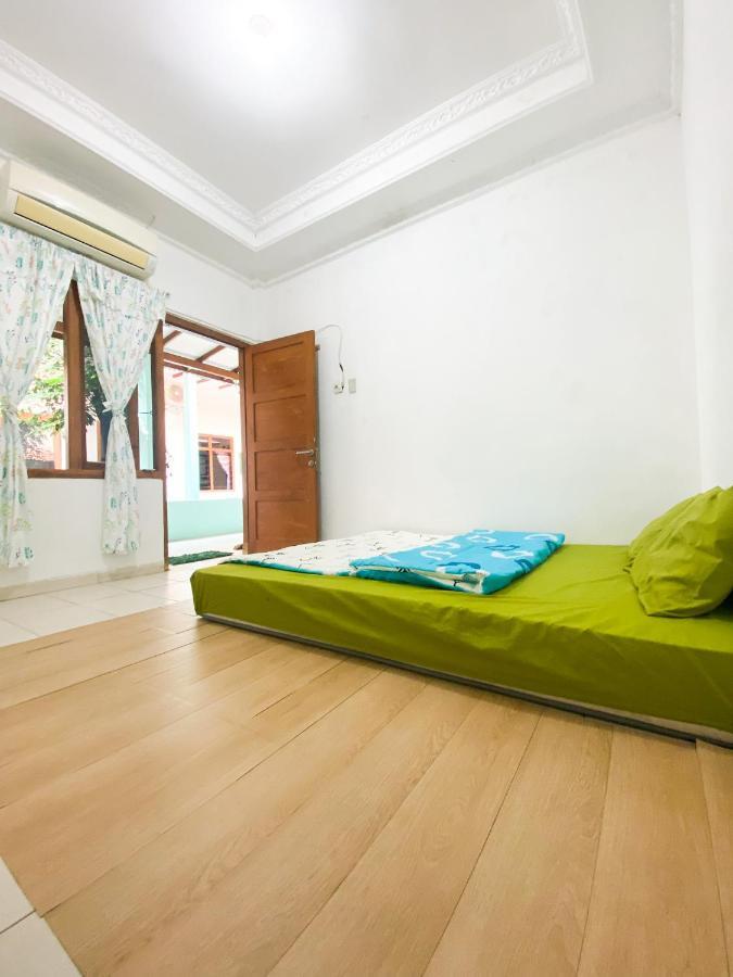 Homey Guesthouse Kertajaya Сурабая Екстериор снимка