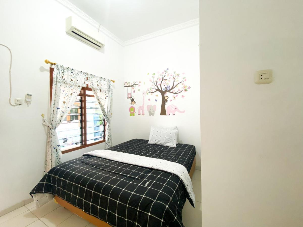 Homey Guesthouse Kertajaya Сурабая Екстериор снимка