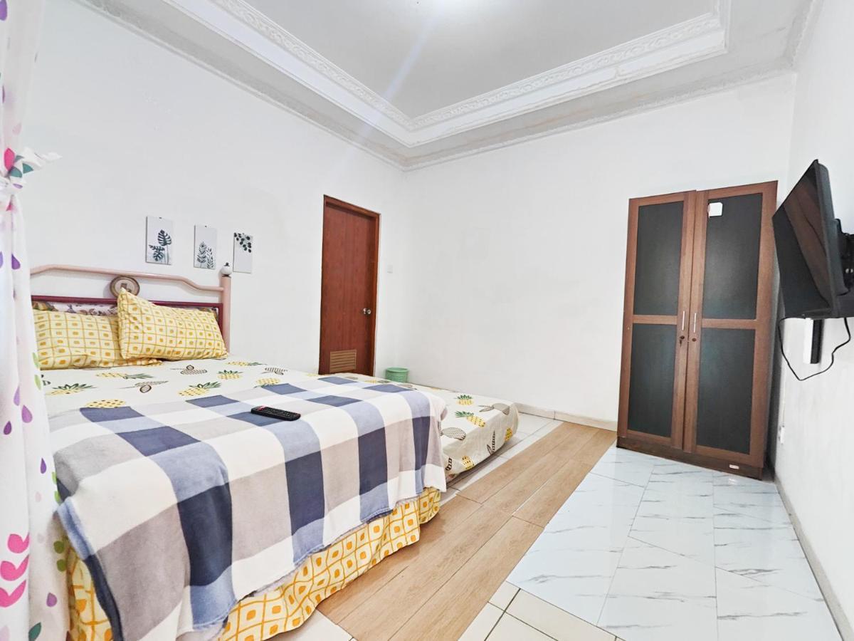 Homey Guesthouse Kertajaya Сурабая Екстериор снимка
