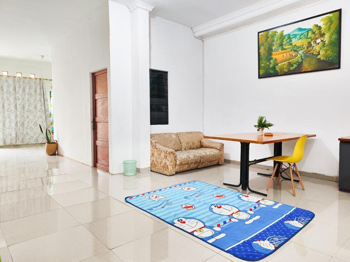 Homey Guesthouse Kertajaya Сурабая Екстериор снимка