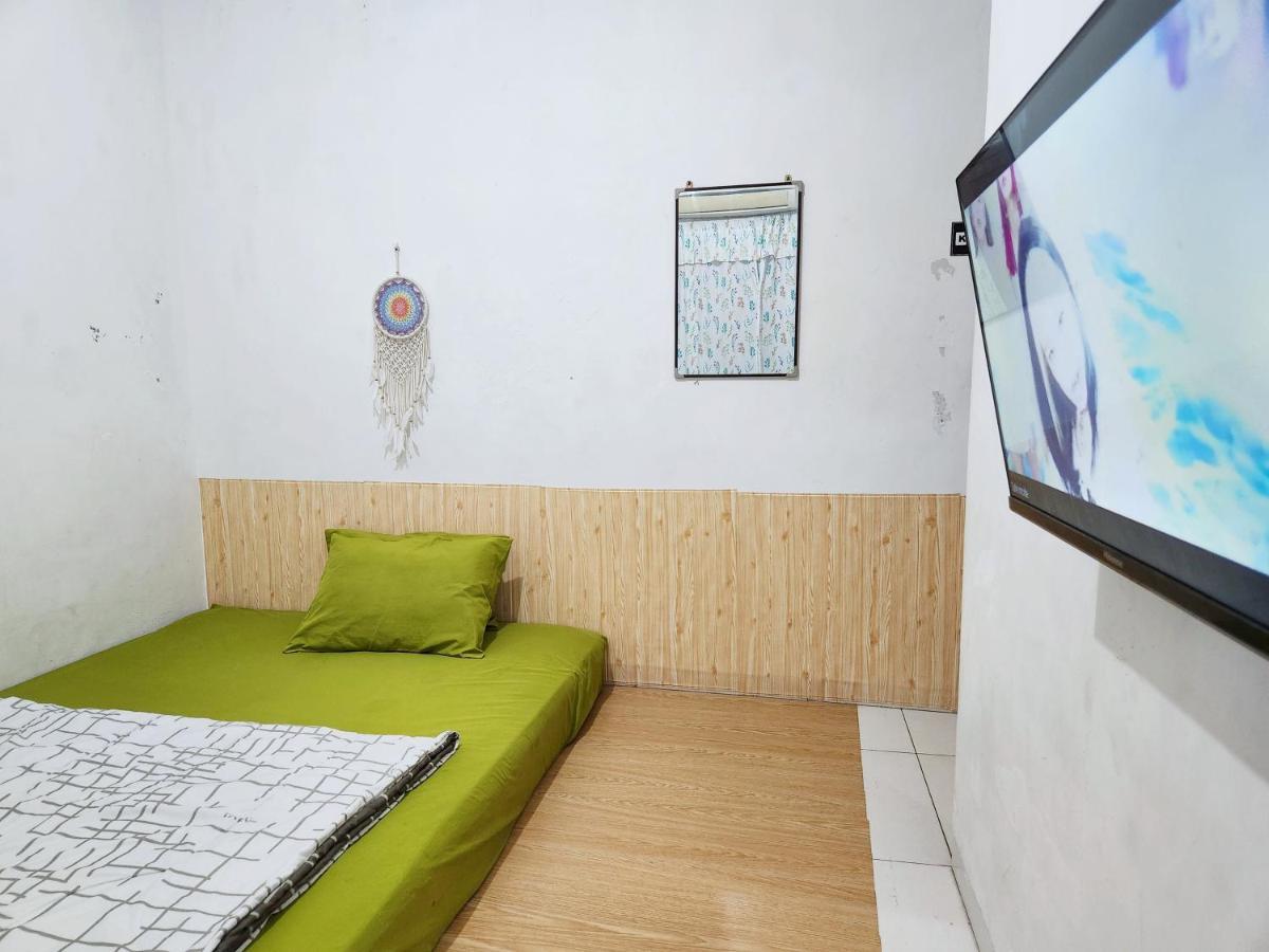 Homey Guesthouse Kertajaya Сурабая Екстериор снимка
