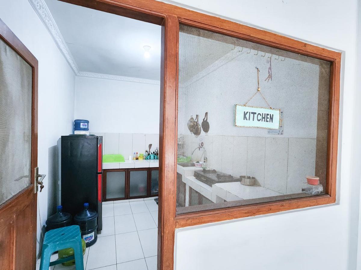 Homey Guesthouse Kertajaya Сурабая Екстериор снимка