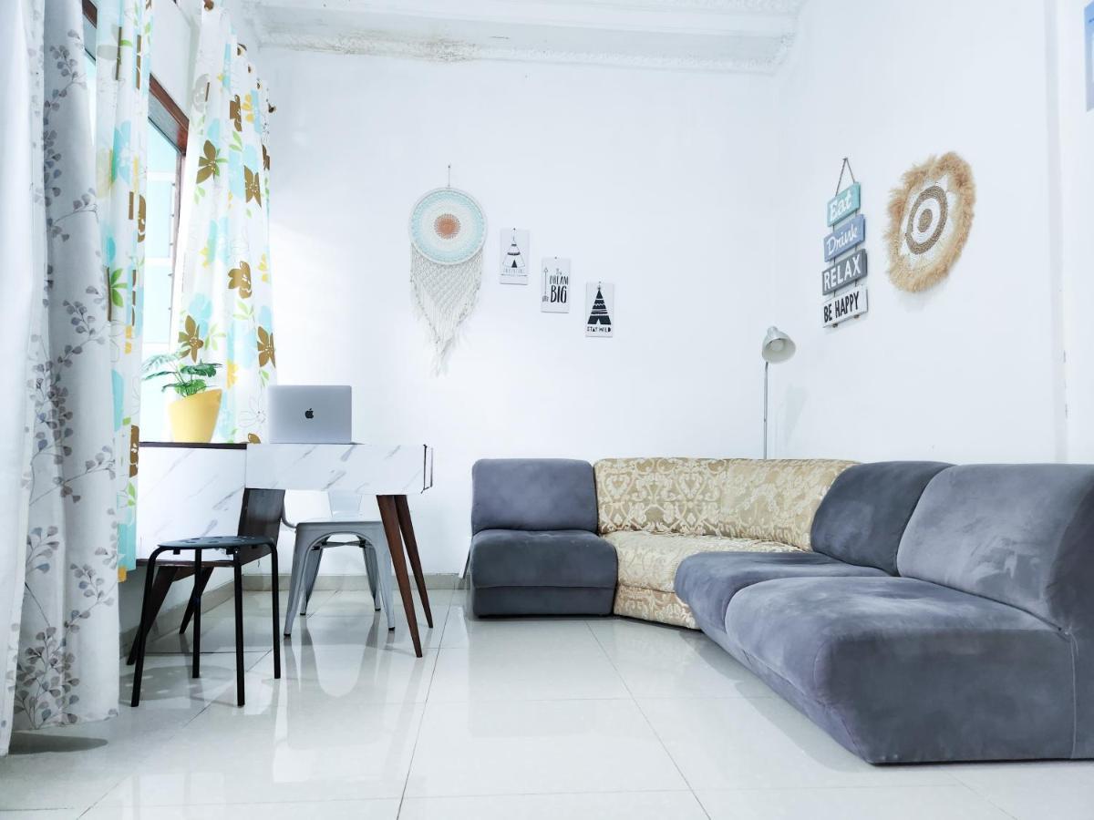 Homey Guesthouse Kertajaya Сурабая Екстериор снимка