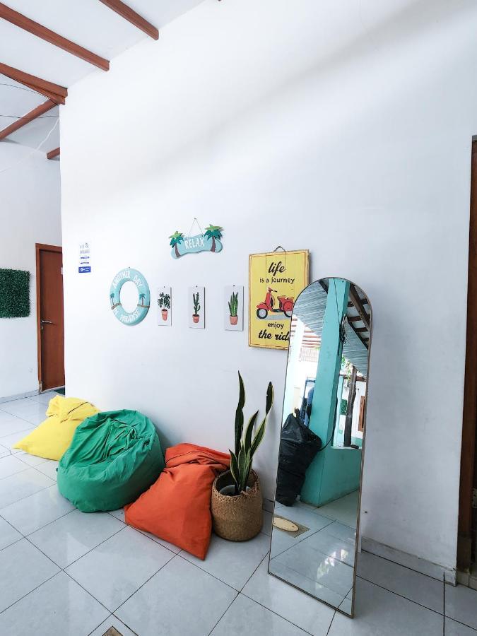 Homey Guesthouse Kertajaya Сурабая Екстериор снимка