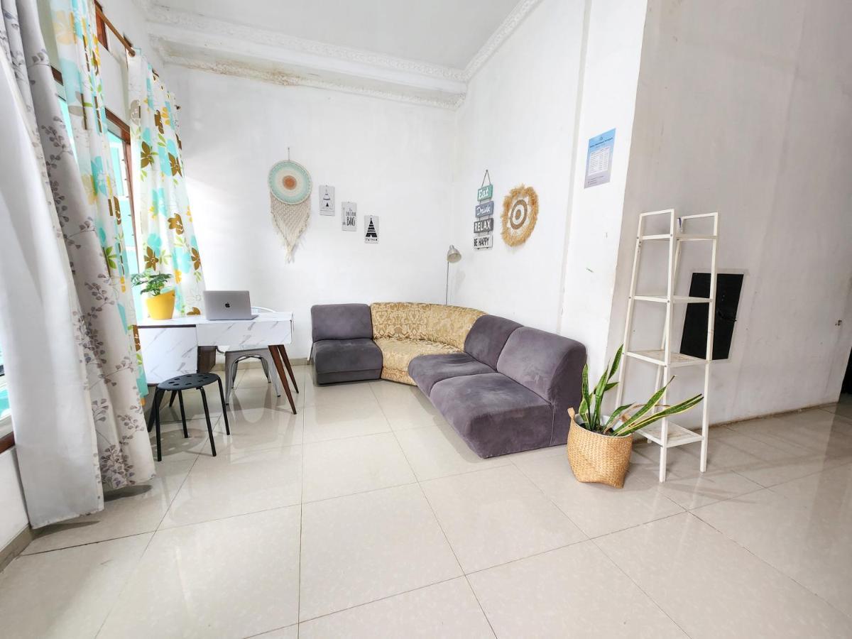 Homey Guesthouse Kertajaya Сурабая Екстериор снимка