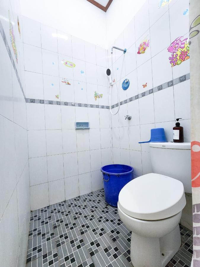 Homey Guesthouse Kertajaya Сурабая Екстериор снимка