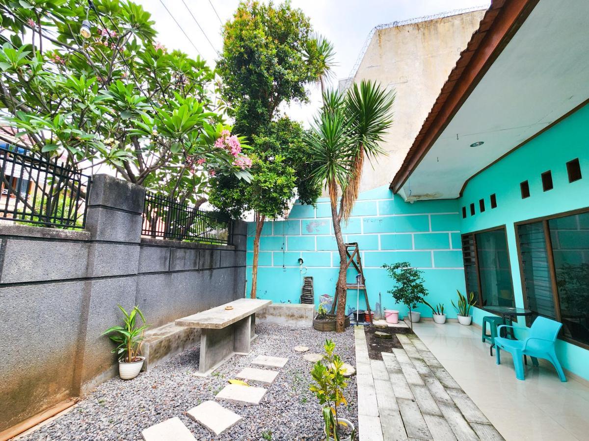 Homey Guesthouse Kertajaya Сурабая Екстериор снимка