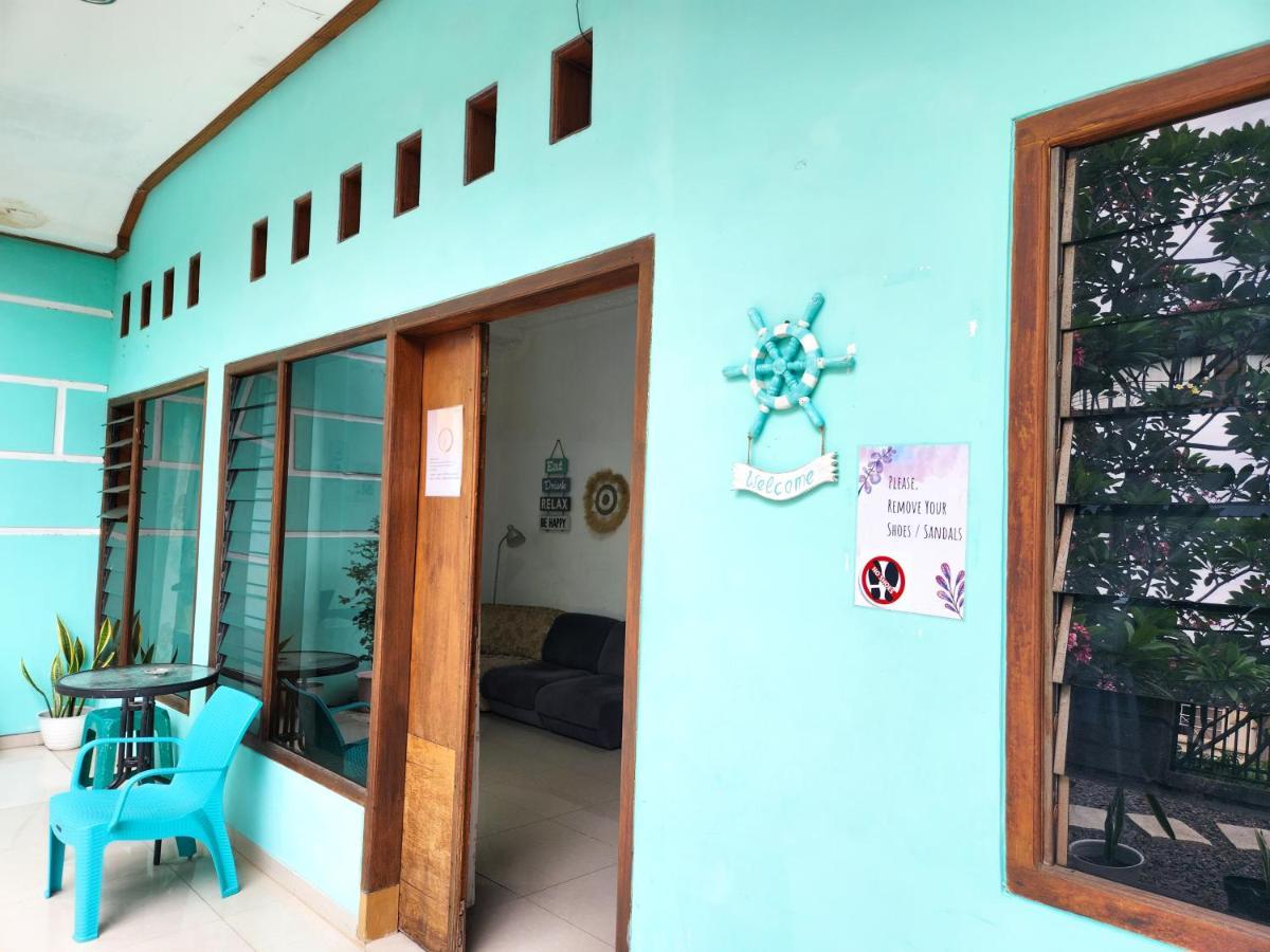 Homey Guesthouse Kertajaya Сурабая Екстериор снимка