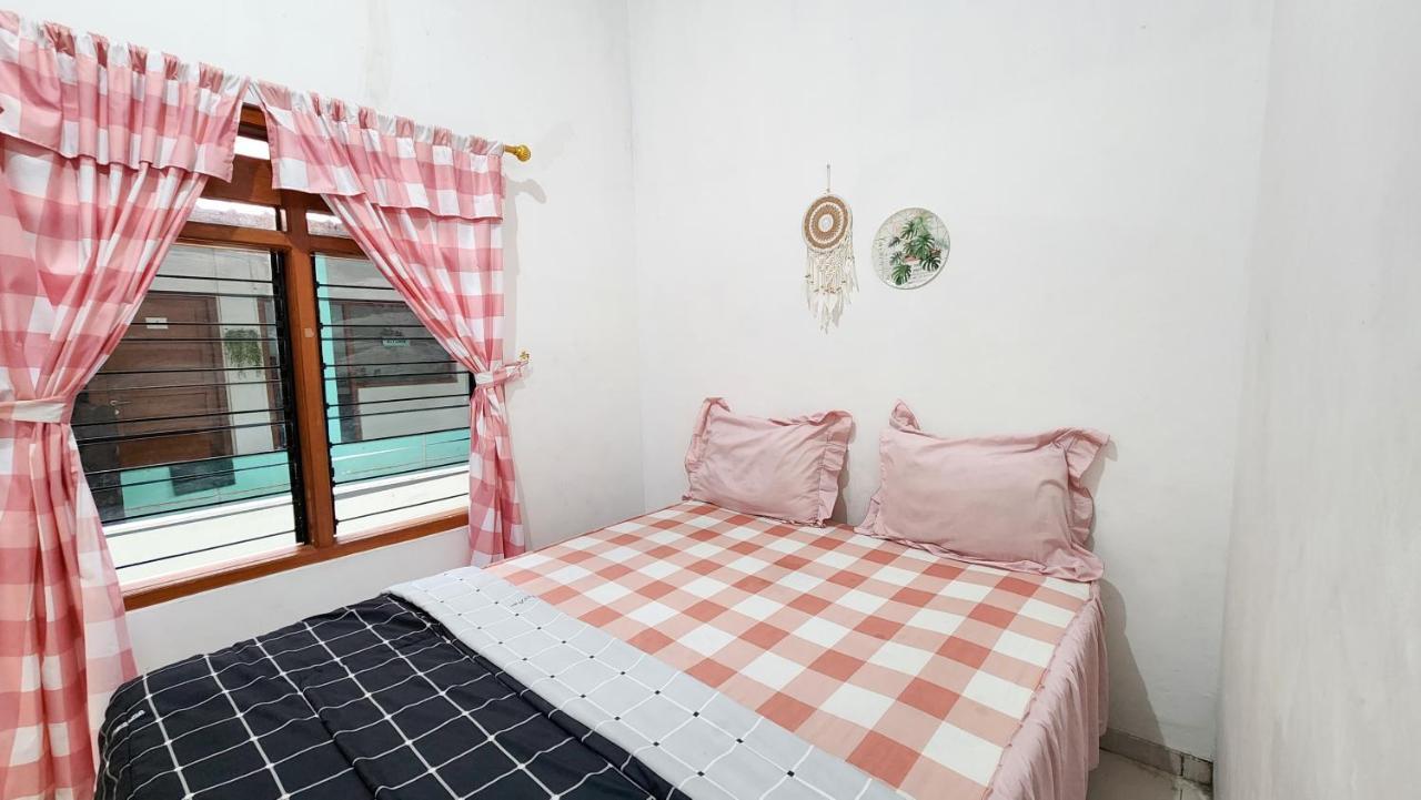 Homey Guesthouse Kertajaya Сурабая Екстериор снимка