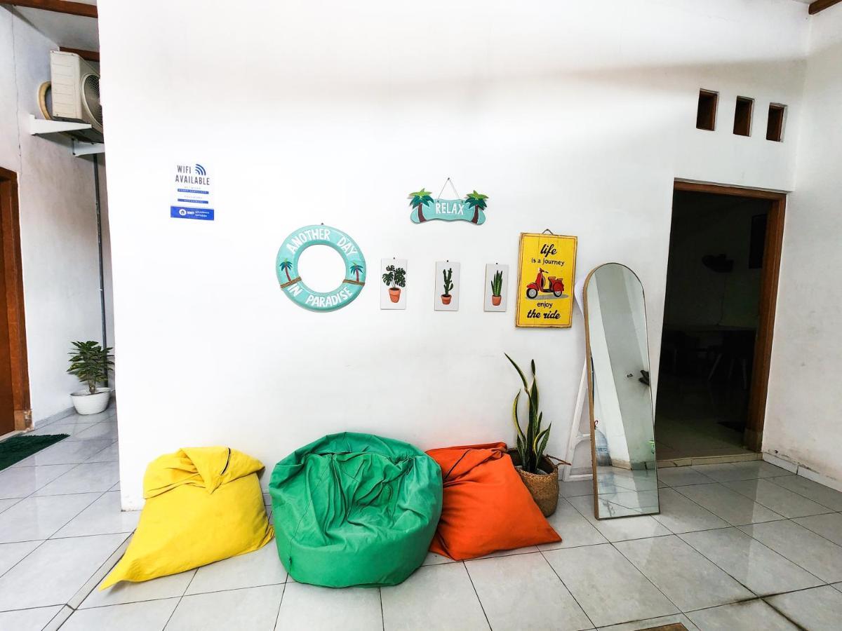 Homey Guesthouse Kertajaya Сурабая Екстериор снимка