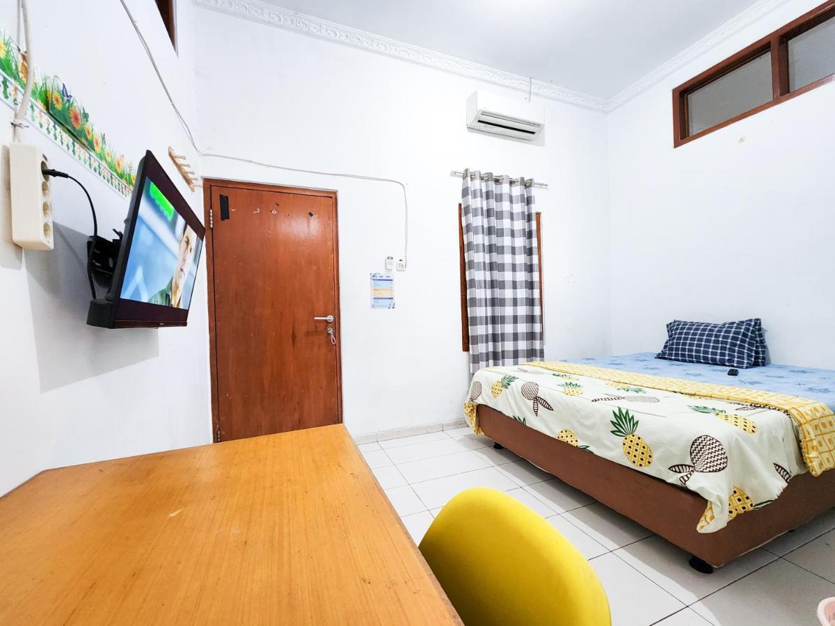 Homey Guesthouse Kertajaya Сурабая Екстериор снимка