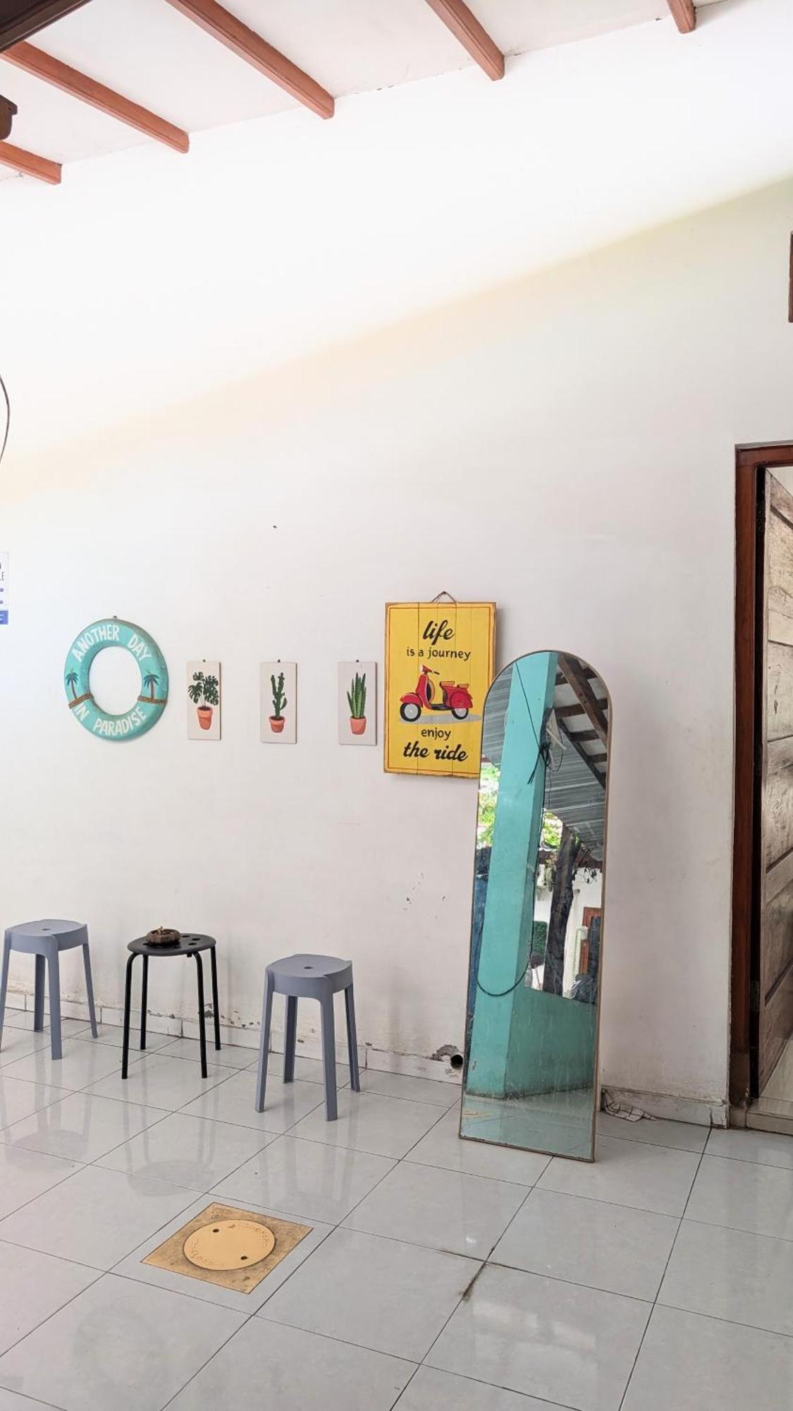 Homey Guesthouse Kertajaya Сурабая Екстериор снимка
