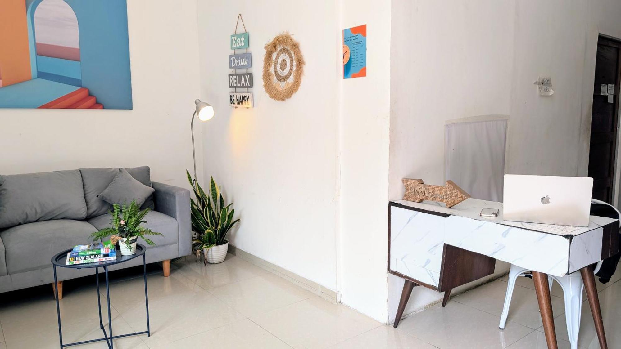 Homey Guesthouse Kertajaya Сурабая Екстериор снимка