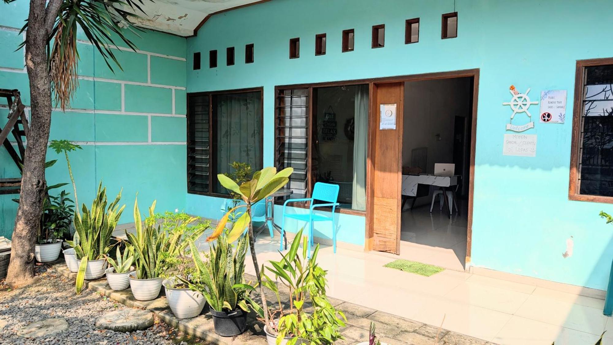 Homey Guesthouse Kertajaya Сурабая Екстериор снимка