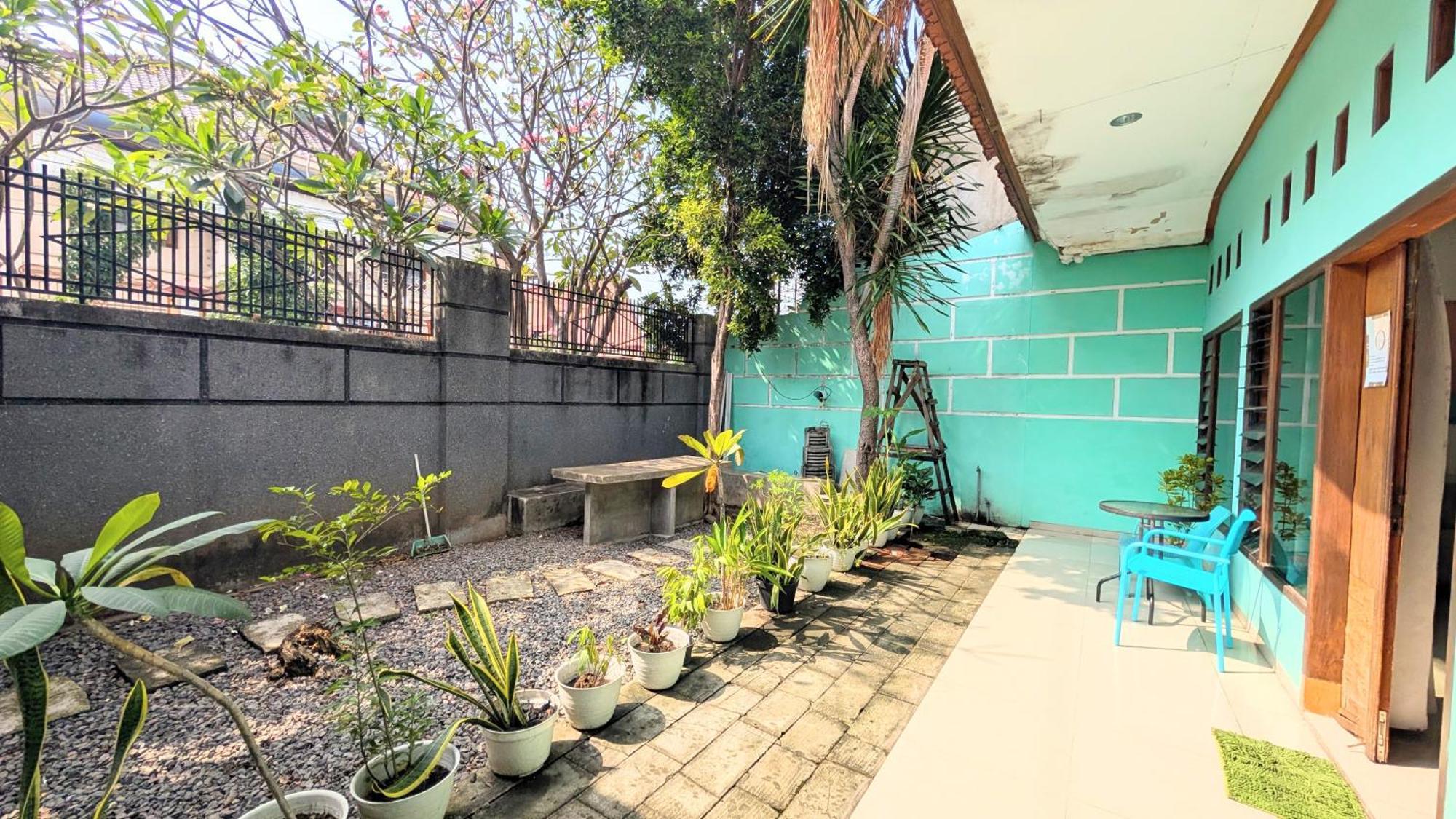 Homey Guesthouse Kertajaya Сурабая Екстериор снимка